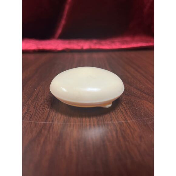 Vintage Trinket Box - Rosary Box - Brass Sacred Heart of Jesus - Hinged Lid - Picture 7 of 7